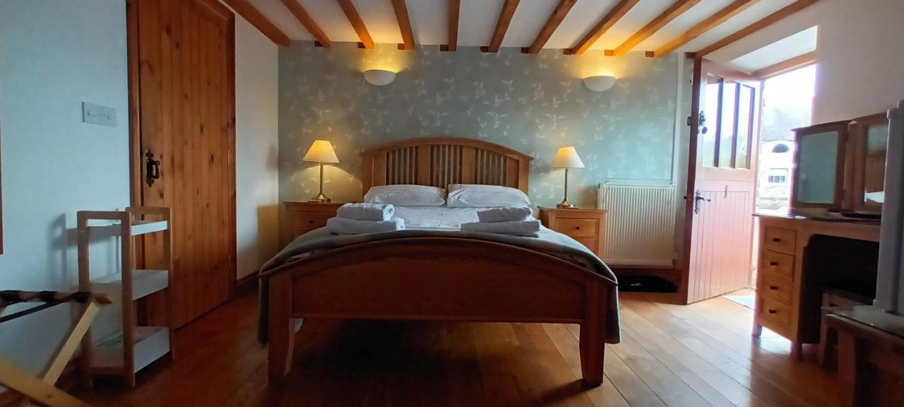 لياندوفيري Henllys Estate B And B المظهر الخارجي الصورة