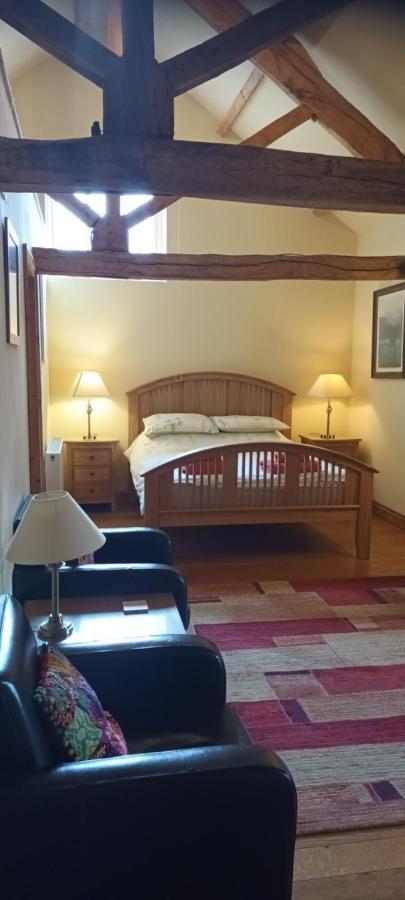 لياندوفيري Henllys Estate B And B المظهر الخارجي الصورة