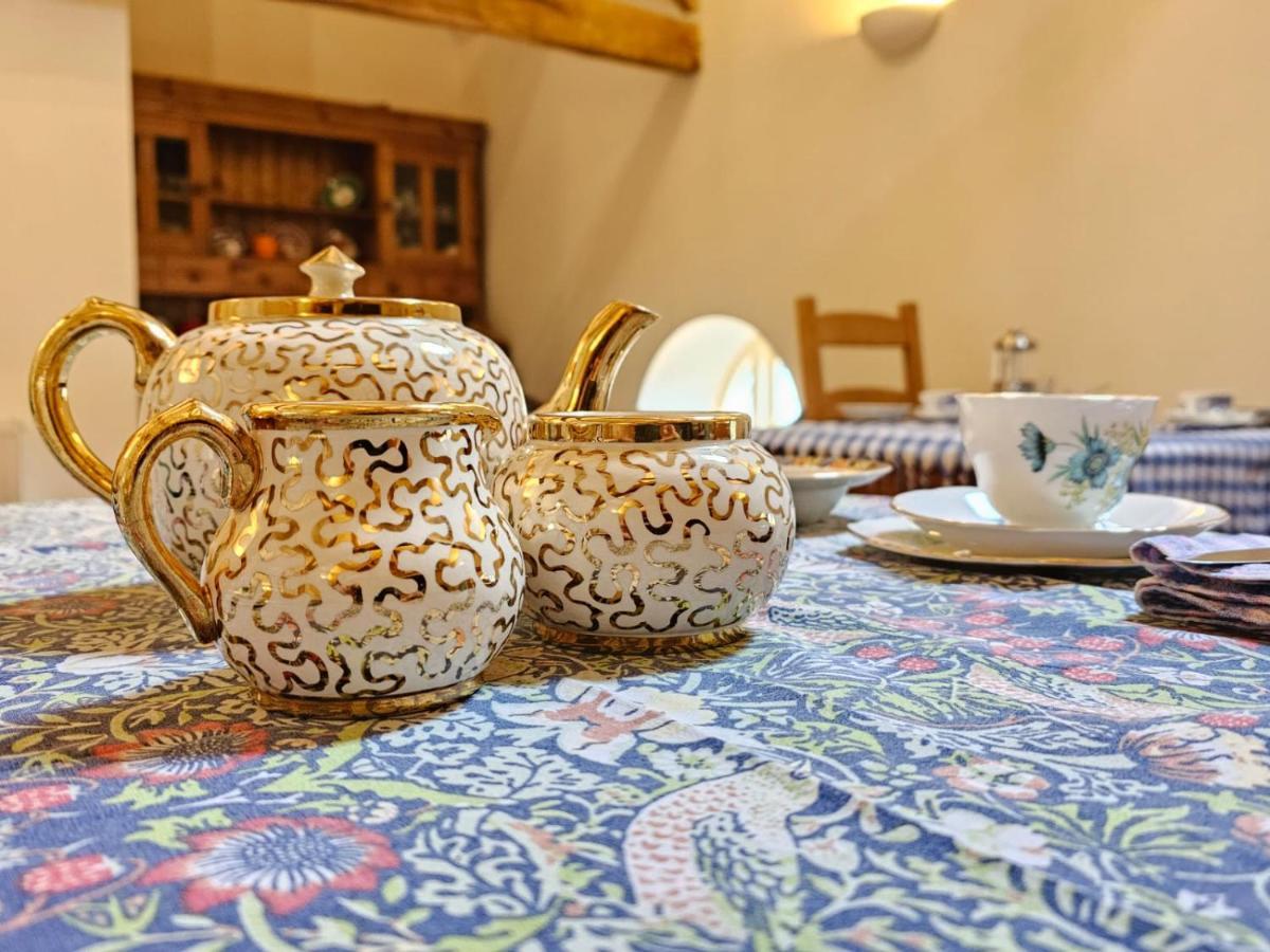 لياندوفيري Henllys Estate B And B المظهر الخارجي الصورة